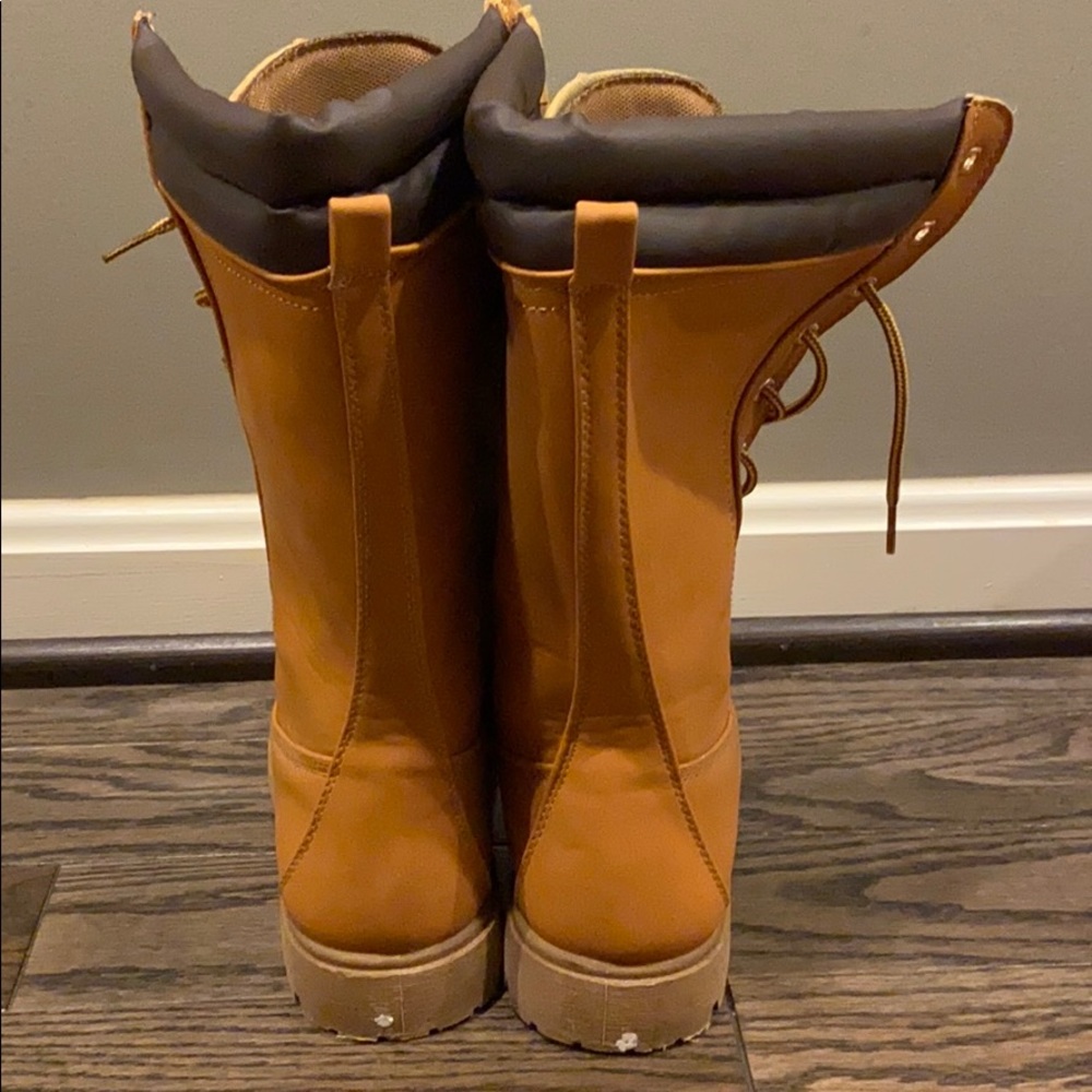 Never been worn. Size 6 in girls. Brand new. - Picture 4 of 6